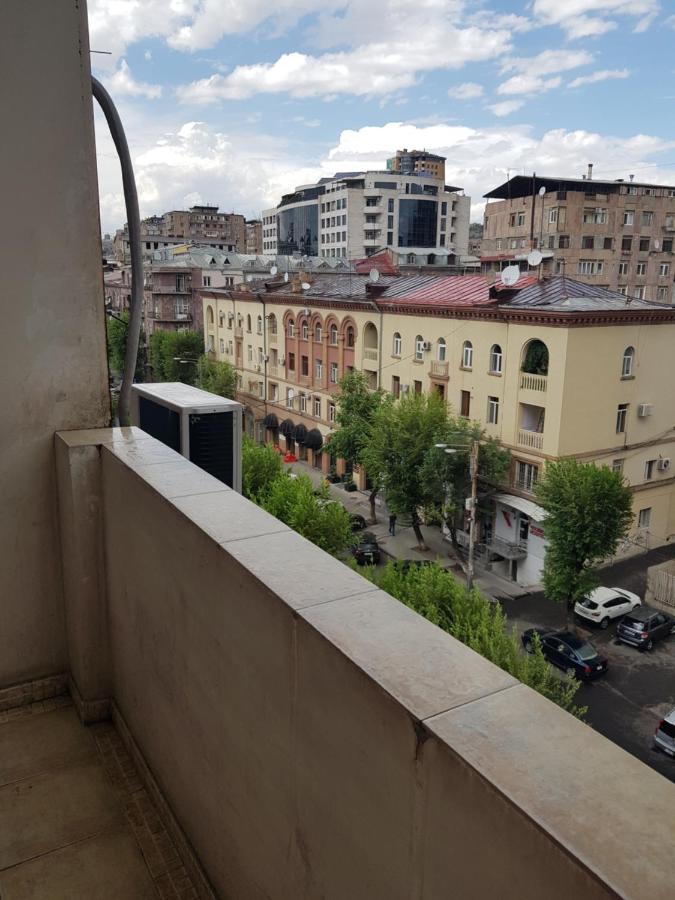 Apartment-14 In The Center Of Yerevan Exterior photo